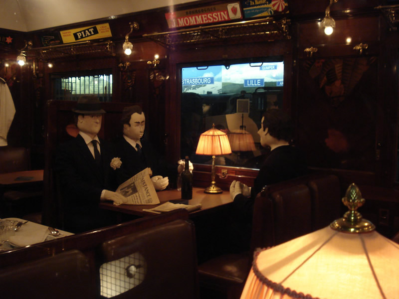 Il.lustración" Interior de un vagón de tren  de primera clase. Museo del ferrocarril, Mulhouse. Francia